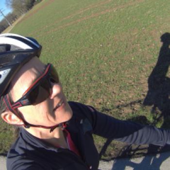Ich tausche erstmals die Jogginghose gegen den Raddress und spule bei angenehmen 11 Grad leichter Bewölkung die ersten 20 Kilometer ab - (c) Maren Recken