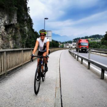 Die Tour führt über Straßen und Radwege - (c) Maren Recken