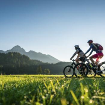 Mit dem Fahrrad vom Bodensee bis zum Königssee  Südbayerns schönste Sehenswürdigkeiten mit dem Fahrrad entdecken - (c) Bodensee-Königsee-Radweg - Dietmar Denger