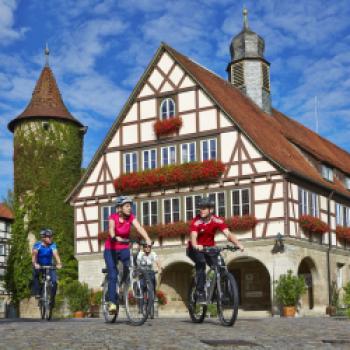 „Liebliches Taubertal“ - Fahrraddestination erster Güte - 2.200 km Radtourenauswahl, E-Bike-Region und vieles mehr - (c) Liebliches Taubertal