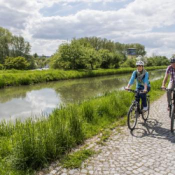 Radler am altem Kanal - (c) Archiv Fränkischer WasserRadweg und Partner/ Florian Trykowski