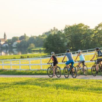 Von der Eiszeit zum wärmsten See Bayerns - 32 geführte kostenlose Radtouren bis Ende Juni beim Chiemgauer Radlfrühling - (c) Chiemgau Tourismus e.V.