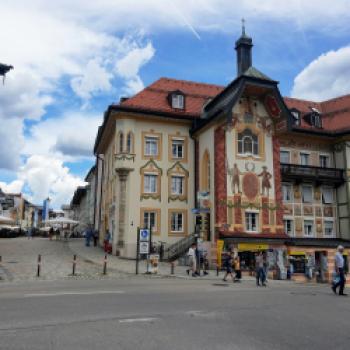 Die Route führt mitten durch die Kleinstadt Bad Tölz - (c) Christine Kroll