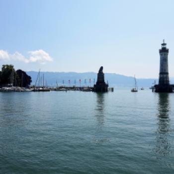 Der Lindauer Hafen vor dem Alpenpanorama - (c) Christine Kroll