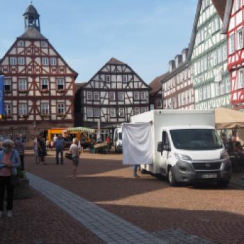 Verzierte Fachwerkbauten, der Diebsturm oder der historische Marktplatz, der auch liebevoll die „Gut Stubb“ genannt wird, geben dem Stadtbild eine einzigartige Ausstrahlung - (c) Jörg Bornmann