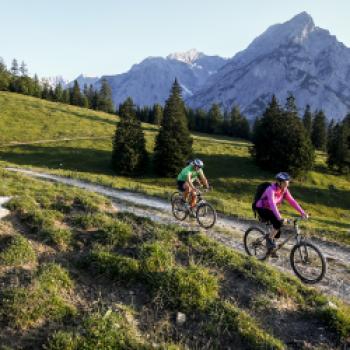 Fahrradurlaub in der Ferienregion Hall-Wattens - Mit dem e-biken im Karwendel  - (c) hall-wattens.at