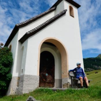 Radeln hoch über dem Reschenpass - hier an der Grenze zu Südtirol und Graubünden kann man Mountainbike-Touren durch die imposante Bergwelt unternehmen - (c) Armin Herb