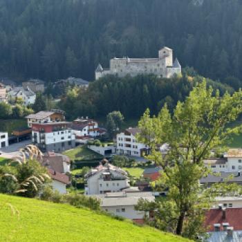 Radeln hoch über dem Reschenpass - hier an der Grenze zu Südtirol und Graubünden kann man Mountainbike-Touren durch die imposante Bergwelt unternehmen - (c) Armin Herb