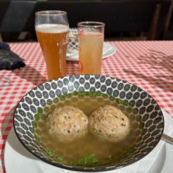 Radeln hoch über dem Reschenpass - hier an der Grenze zu Südtirol und Graubünden kann man Mountainbike-Touren durch die imposante Bergwelt unternehmen - (c) Armin Herb
