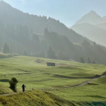 Radeln hoch über dem Reschenpass - hier an der Grenze zu Südtirol und Graubünden kann man Mountainbike-Touren durch die imposante Bergwelt unternehmen - (c) Armin Herb