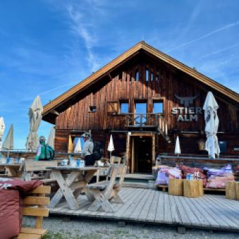 Radeln hoch über dem Reschenpass - hier an der Grenze zu Südtirol und Graubünden kann man Mountainbike-Touren durch die imposante Bergwelt unternehmen - (c) Armin Herb