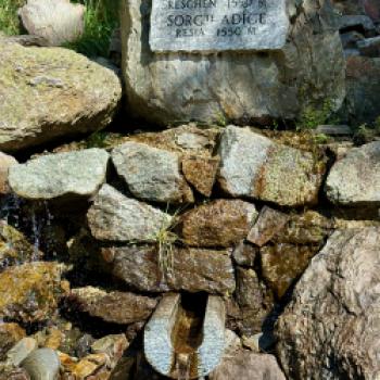 Radeln hoch über dem Reschenpass - hier an der Grenze zu Südtirol und Graubünden kann man Mountainbike-Touren durch die imposante Bergwelt unternehmen - (c) Armin Herb