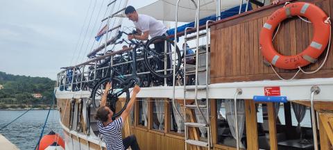 Mit dem Fahrrad übers Meer - Mobiles Inselhüpfen in Süd-Dalmatien - (c) Lutz Bäucker Mit dem Fahrrad übers Meer - Mobiles Inselhüpfen in Süd-Dalmatien - (c) Lutz Bäucker