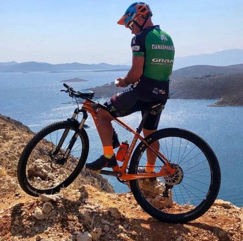 Im Neptune Luxury Resort heißt es in dieser Saison wieder ab in den Sattel und rauf in die Berge – Gäste lernen die Insel Kos mit Mountain Bike Champion Michalis Papasavvas von einer anderen Perspektive kennen - (c) Neptune Luxury Resort