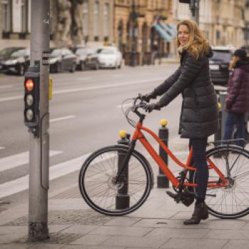 13,75 KG – So leicht kann e-biken sein. Das BZEN Amsterdam 2020 lässt seine Fahrer scheinbar durch die Stadt schweben - (c) BZEN
