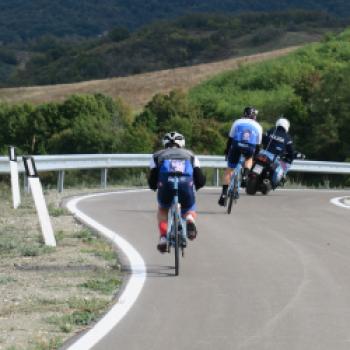 Der Giro-E ist Wettkampfcharakter mit Rundumversorgung und die Möglichkeit, vom Sattel aus die landschaftliche Vielfalt Italiens zu genießen - (c) privat