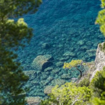 Ausblicke auf das türkisschimmernde Meer begleiten uns in jenen Ort - Susanne Wess