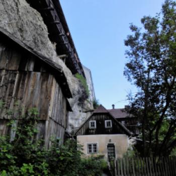 Vorbei geht es an der Stadtschlucht von Waldhofen - (c) Herbert Barnehl