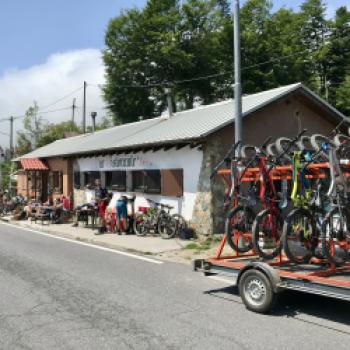 Vor der Abfahrt von der Osteria DIN kann man sich mit einem Espresse stärken - (c) Christine Kroll