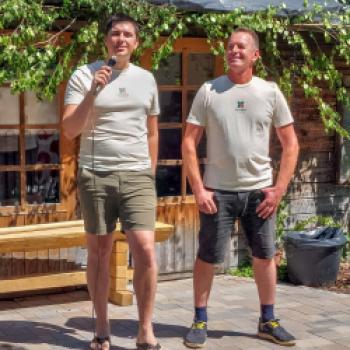 Die Gastgeber vom Amber Ferienhain – Das ideale luxuriöse Basislager für einen Fahrradurlaub in den Haßbergen - (c) Amber Ferienhain