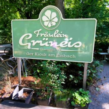 Ein Zwischenstopp an der Eisbachwelle - Typisch München - (c) Gabi Dräger
