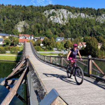 Die Holzbrücke Tatzlwurm... - (c) Christine Kroll