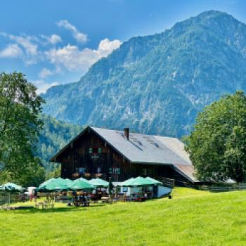 Bad Reichenhall: Jenseits von Thermalbad und Saline lockt am Fuße der „Schlafenden Hexe“ eine wildromantische Bergwelt zum Radeln und Mountainbiken - (c) Armin Herb