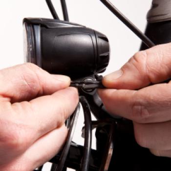 Der Fahrradfrühling startet, jetzt heißt es: den Winterdreck vom Rahmen putzen, Schrauben nachziehen und die Kette ölen - (c) ADFC