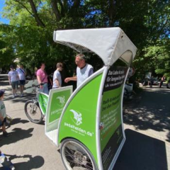 Mit der Rikscha durch Münchens grüne Lunge, der Englische Garten gehört zu den berühmtesten Orten der Stadt - (c) Gabi Dräger