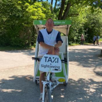 Mit der Rikscha durch Münchens grüne Lunge, der Englische Garten gehört zu den berühmtesten Orten der Stadt - (c) Gabi Dräger
