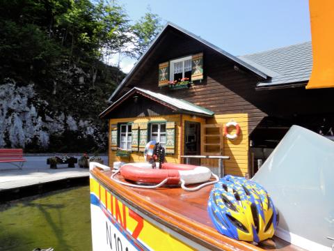 Wer einmal das kristallklare Wasser hautnah spüren will, sollte unbedingt einen Schwimmstopp im Naturbad Hollenstein einlegen - (c) Herbert Barnehl