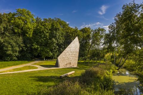 Sieben Kapellen – eine Radtour Einzigartige Architektur im Dillinger Land in Bayerisch-Schwaben - Kapelle Alen Jasarevic Ludwigsschwaige - (c) Eckhart Matthäus Sieben Kapellen – eine Radtour Einzigartige Architektur im Dillinger Land in Bayerisch-Schwaben - Kapelle Alen Jasarevic Ludwigsschwaige - (c) Eckhart Matthäus