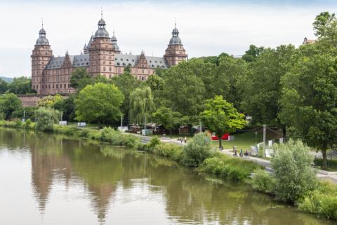 Auf dem Main-Radweg geht es von Frankfurt nach Aschaffenburg - (c) Hessen Agentur I Udo Bernhart Auf dem Main-Radweg geht es von Frankfurt nach Aschaffenburg - (c) Hessen Agentur I Udo Bernhart